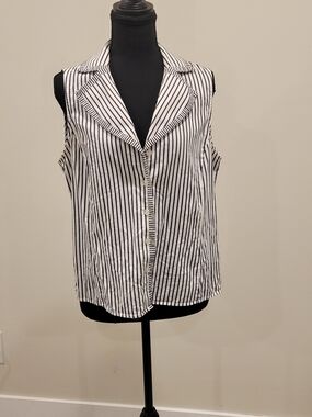 Jones New York Black and White Striped Sleeveless Button-Front Top
